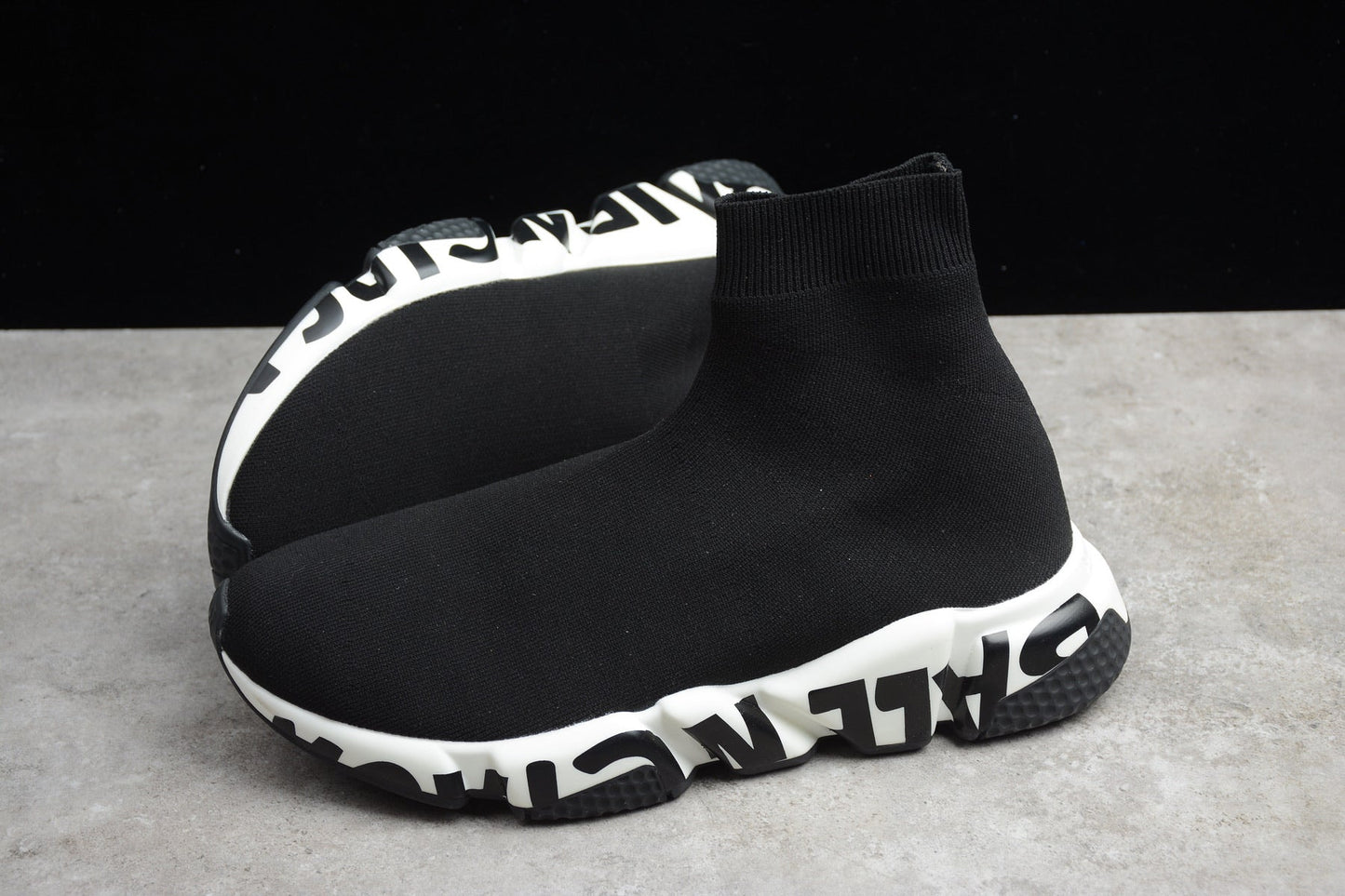 Speed Trainers “Graffiti Black” - UK 9 / US 10 / EU 43
