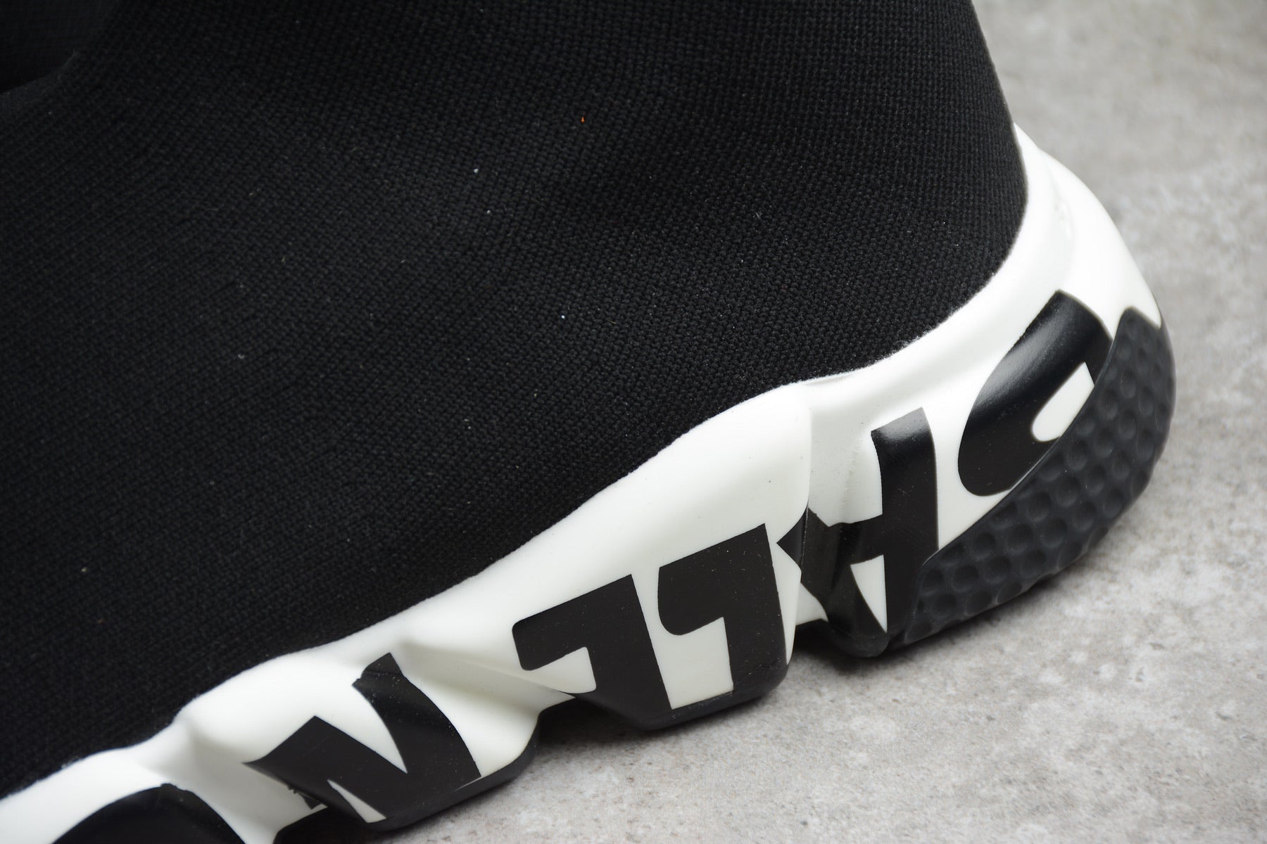 Speed Trainers “Graffiti Black” - UK 9 / US 10 / EU 43