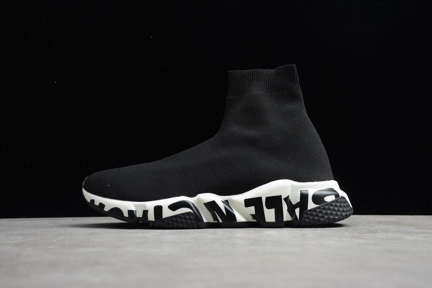 Speed Trainers “Graffiti Black” - UK 9 / US 10 / EU 43