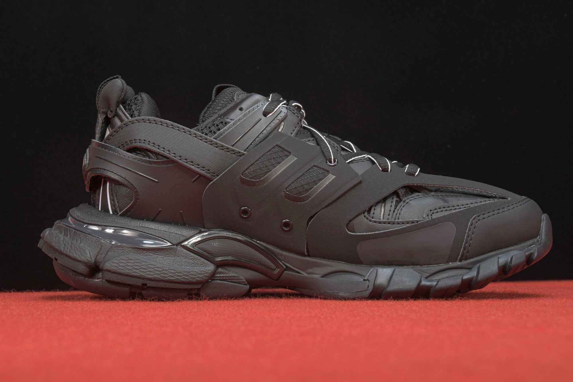 Track Trainer 'Triple Black' - UK 8 / US 9 / EU 42