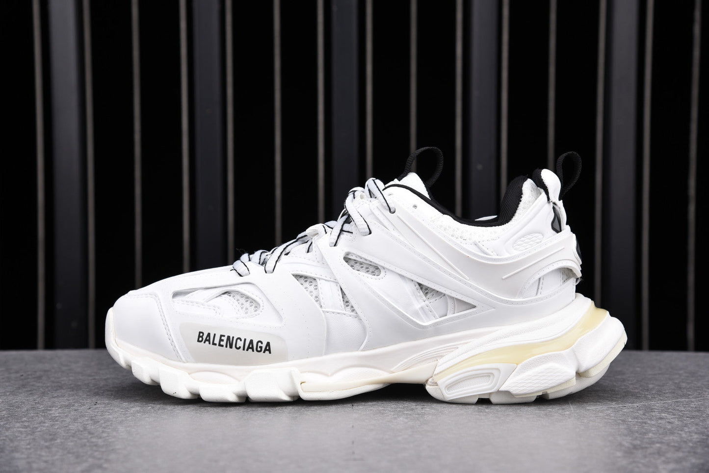 Track Trainer 'White' - (W) UK 6 / (W) US 9 / EU 39