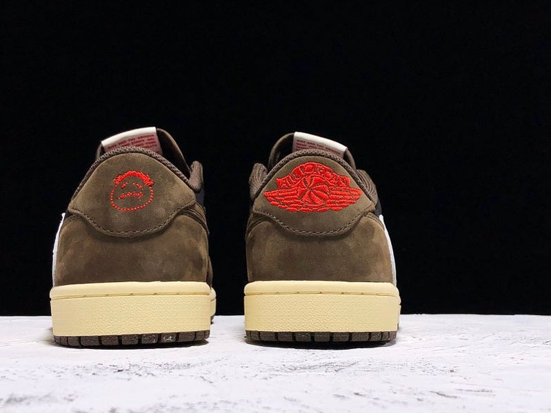 Travis Scott AJ1 Retro Low - UK W 5 (M 5.5) / US W 7.5 (M 6) / EU 38.5