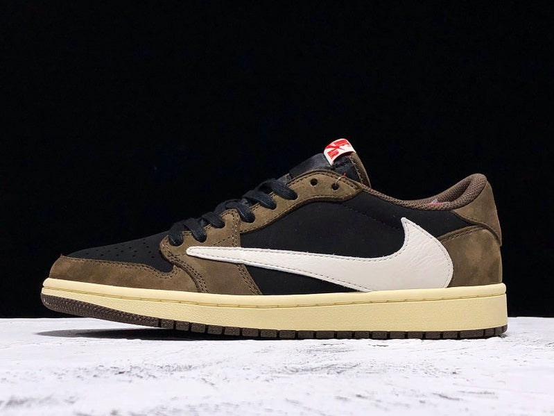 Travis Scott AJ1 Retro Low - UK W 5 (M 5.5) / US W 7.5 (M 6) / EU 38.5