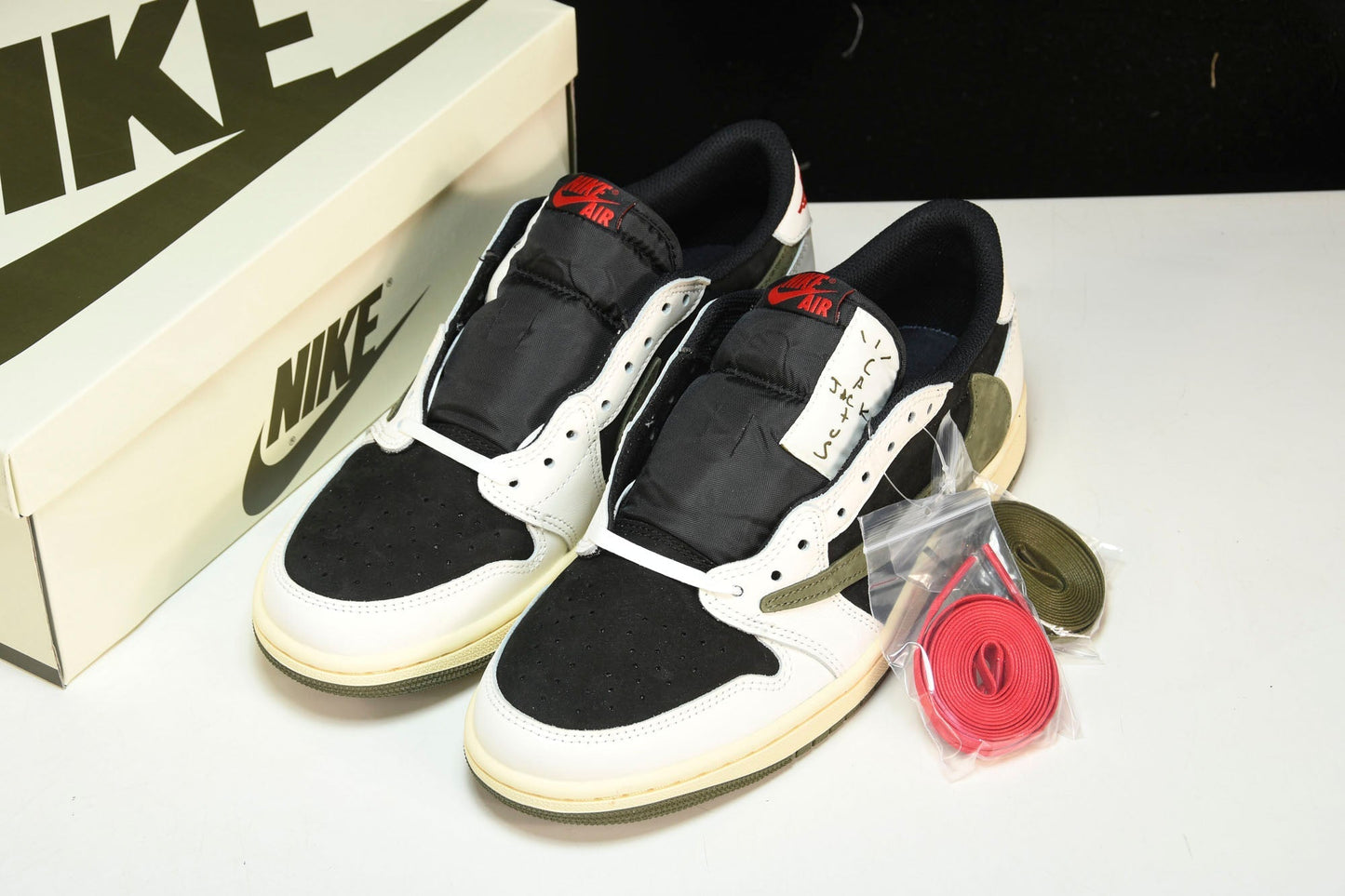 Travis Scott x AJ1 Low OG 'Olive' - UK W 4 (M 4.5) / US W 6.5 (M 5) / EU 37.5
