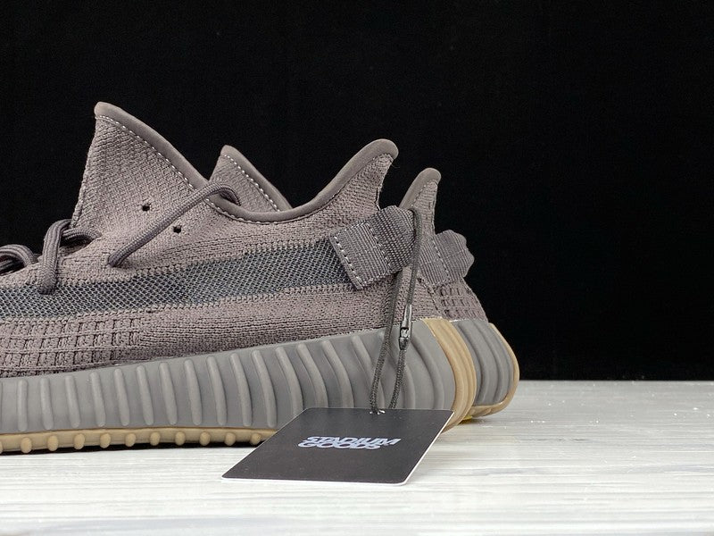 Yzy Boost 350 v2 Cinder Non-Reflective - UK 12 / US 12.5 / EU 47