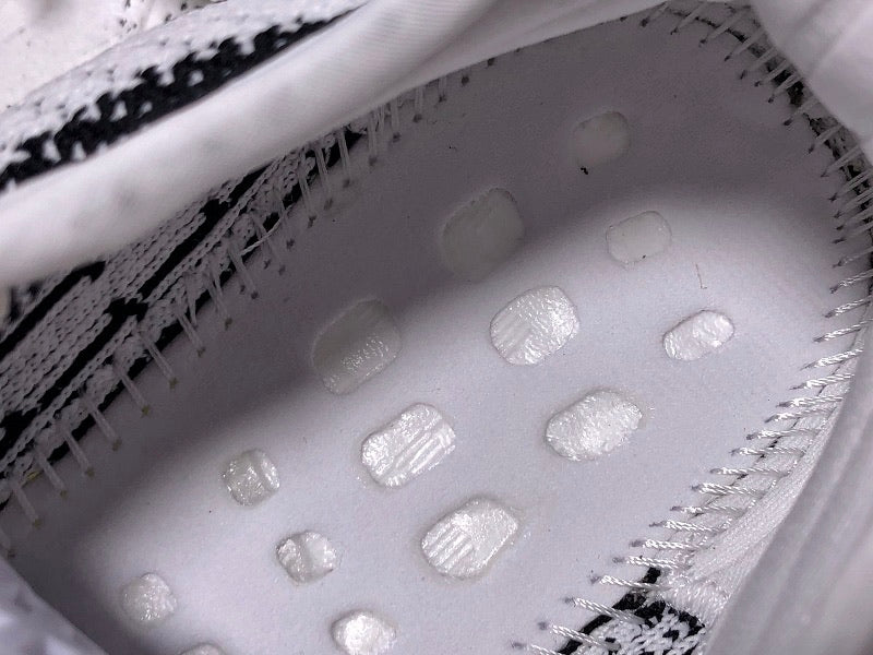 Yzy Boost 350 v2 Zebra - UK 7 / US 7.5 / EU 40.5