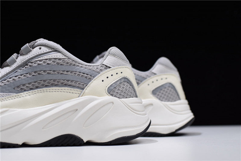 Yzy Boost 700 V2 Static - UK 9.5 / US 10 / EU 44