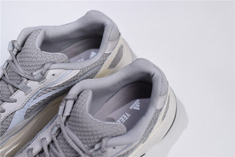 Yzy Boost 700 V2 Static - UK 9.5 / US 10 / EU 44