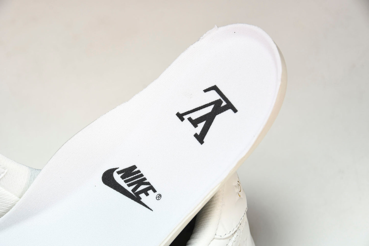 Louis Vuittоп x AF1 by Virgil Abloh 'White' (With Special Case)