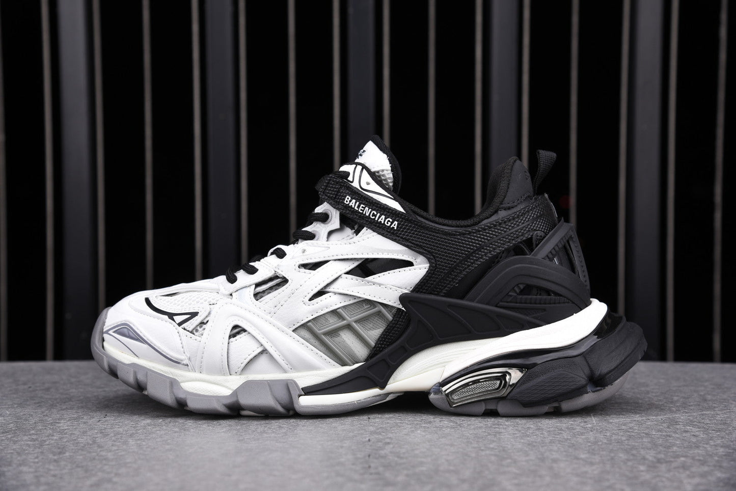 Track 2.0 Trainer 'Black White'