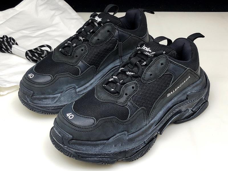 Triple S Sneaker "Black"