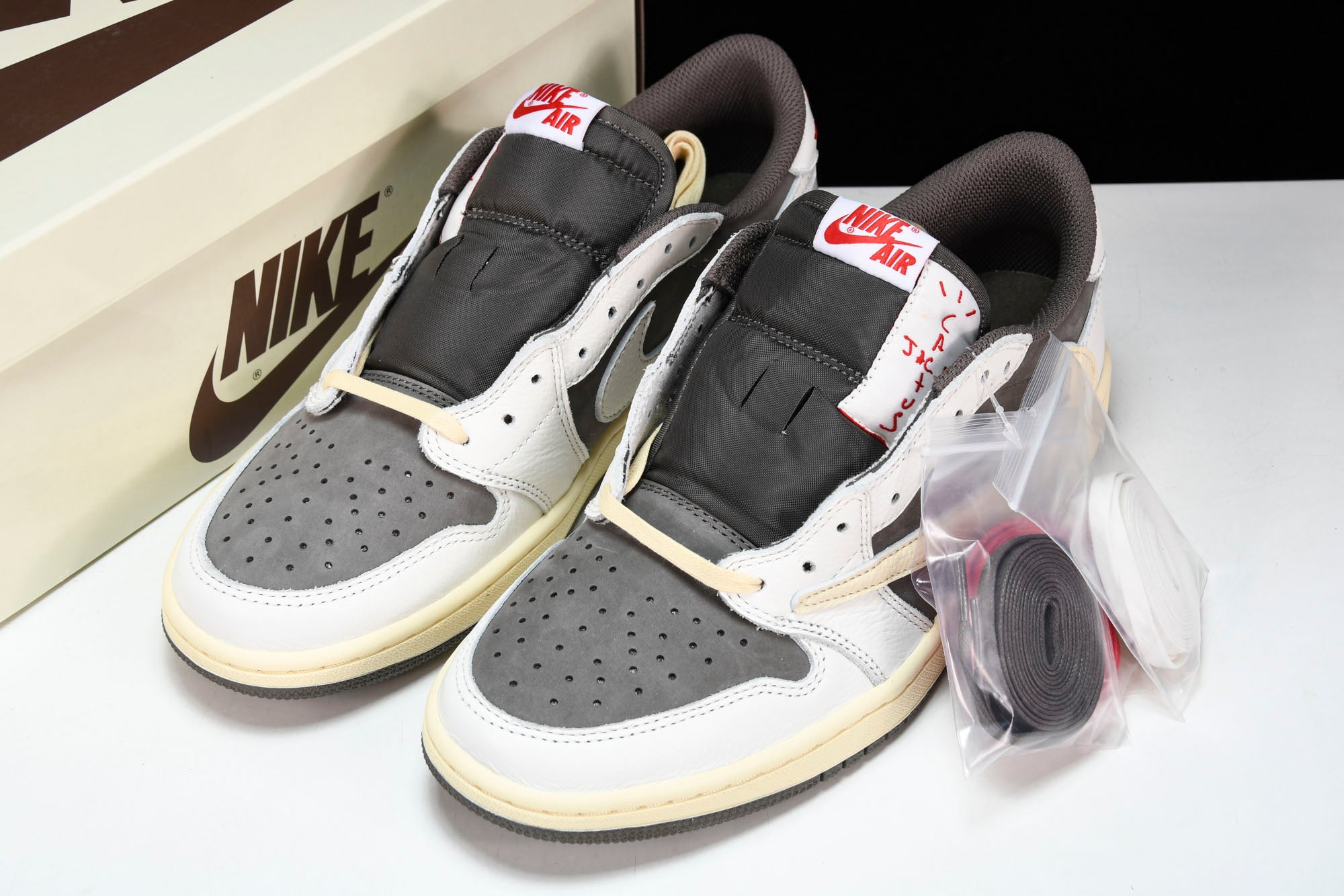 replica travis scott jordan