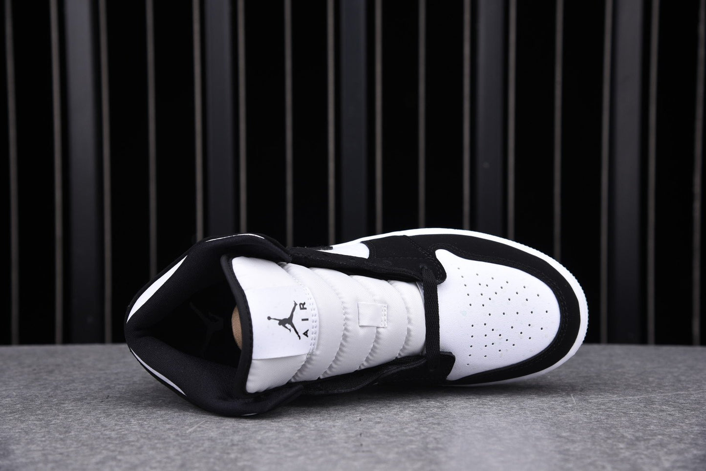AJ1 Mid SE GS ‘Glow in the Dark Panda’