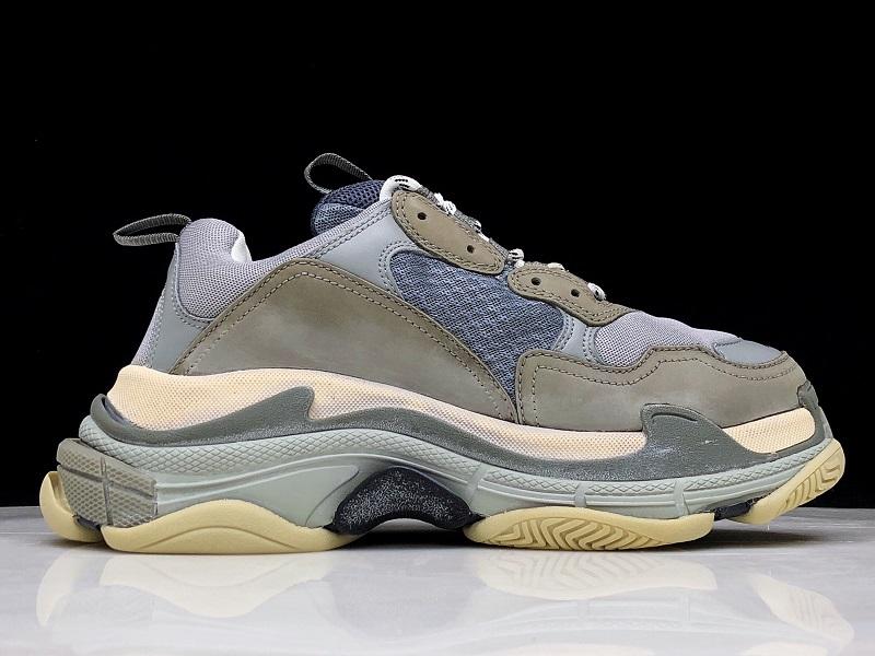 Triple S Sneaker "Grey"