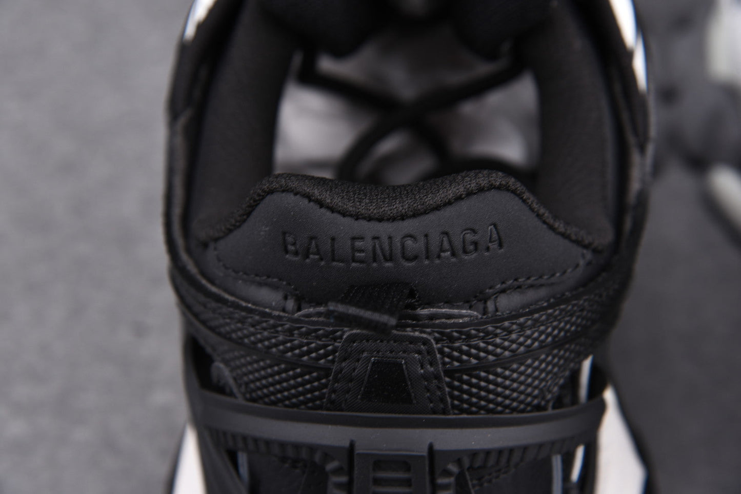 Track 2.0 Trainer 'Black White'