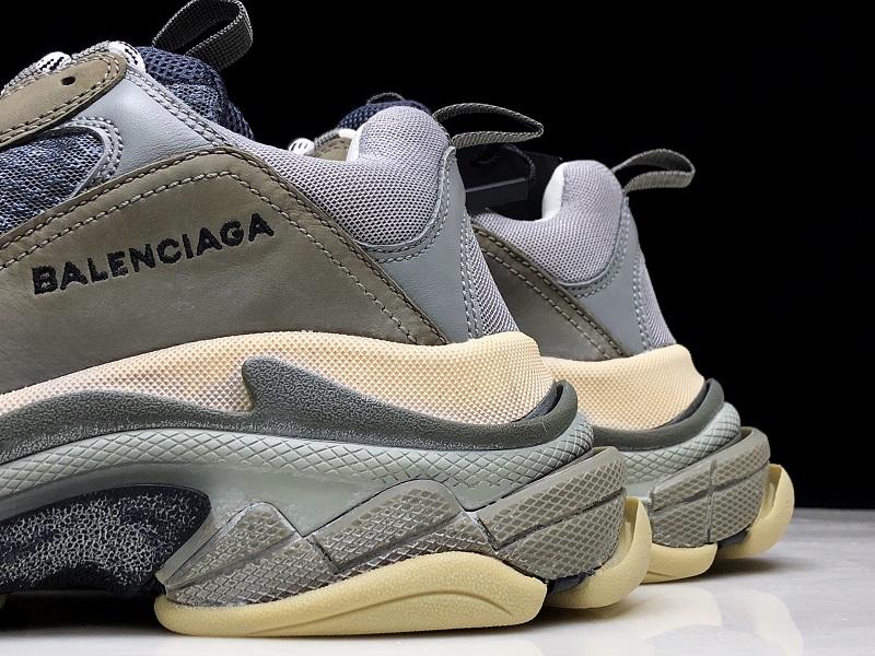 Triple S Sneaker "Grey"