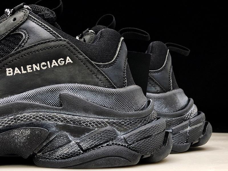 Triple S Sneaker "Black"