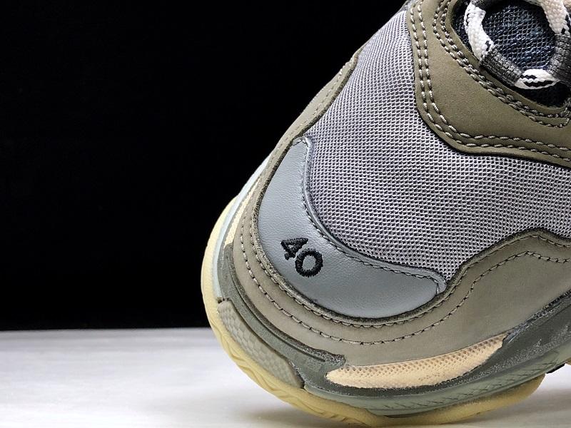 Triple S Sneaker "Grey"