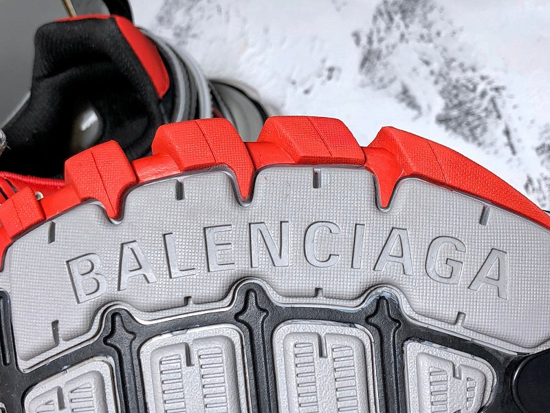 Track 2.0 Trainer 'Black Grey Red'