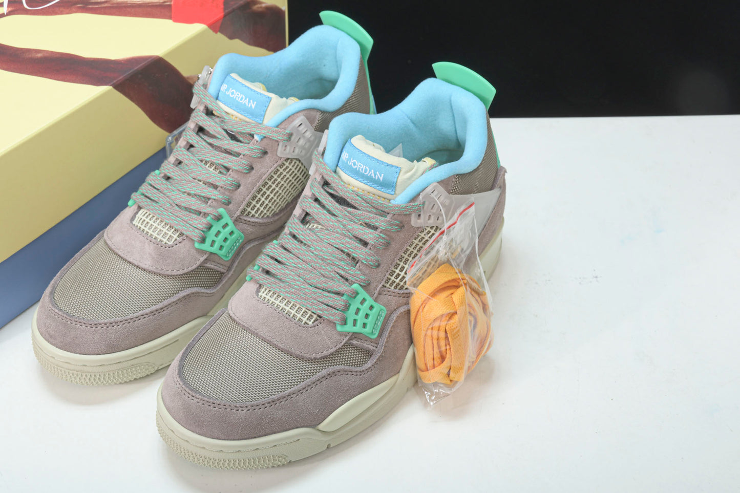 AJ4 Retro Union SP 'Taupe Haze'