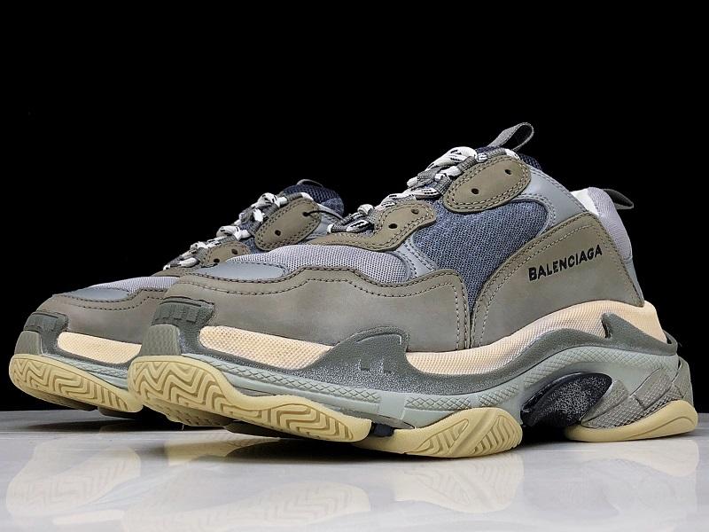 Triple S Sneaker "Grey"