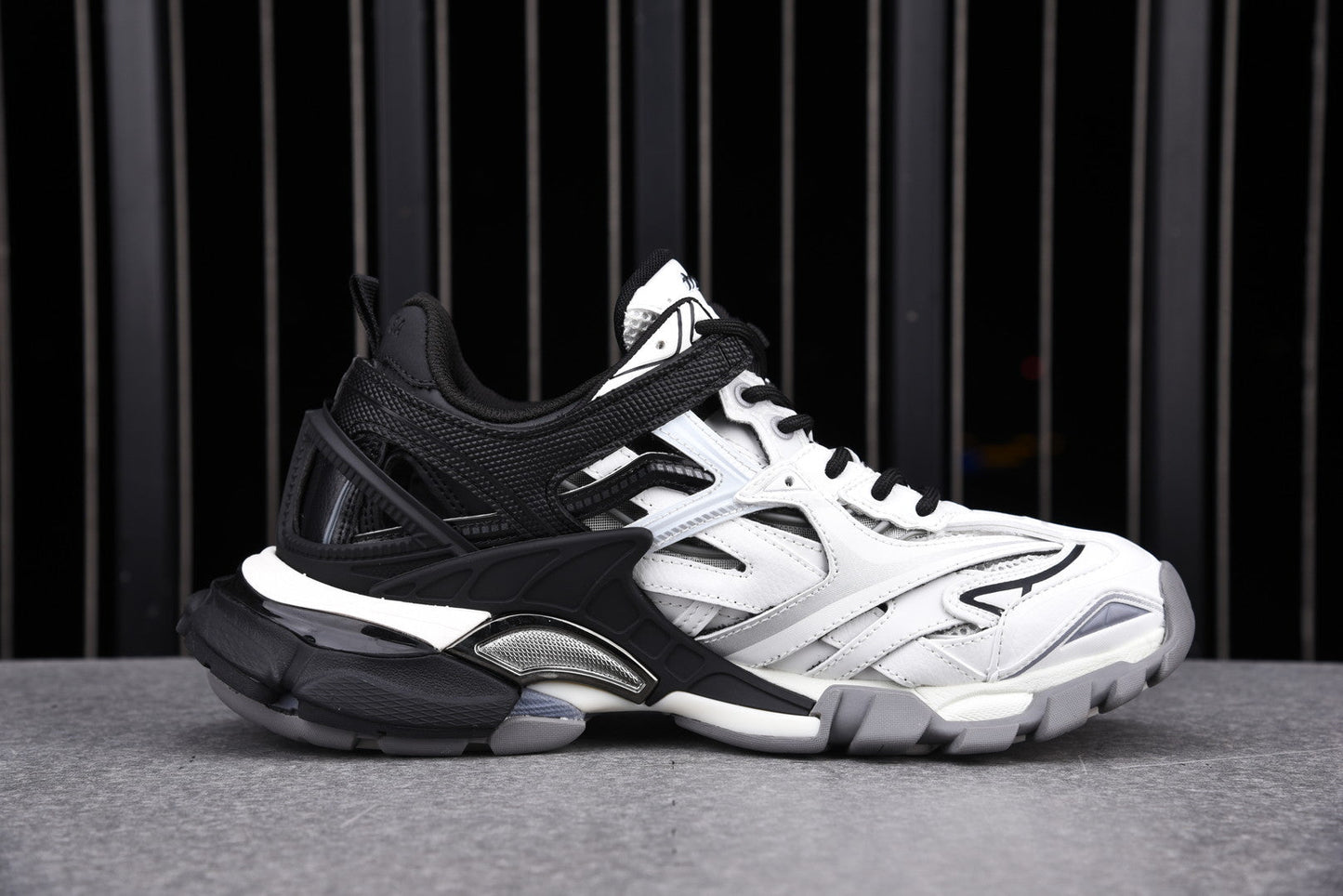 Track 2.0 Trainer 'Black White'