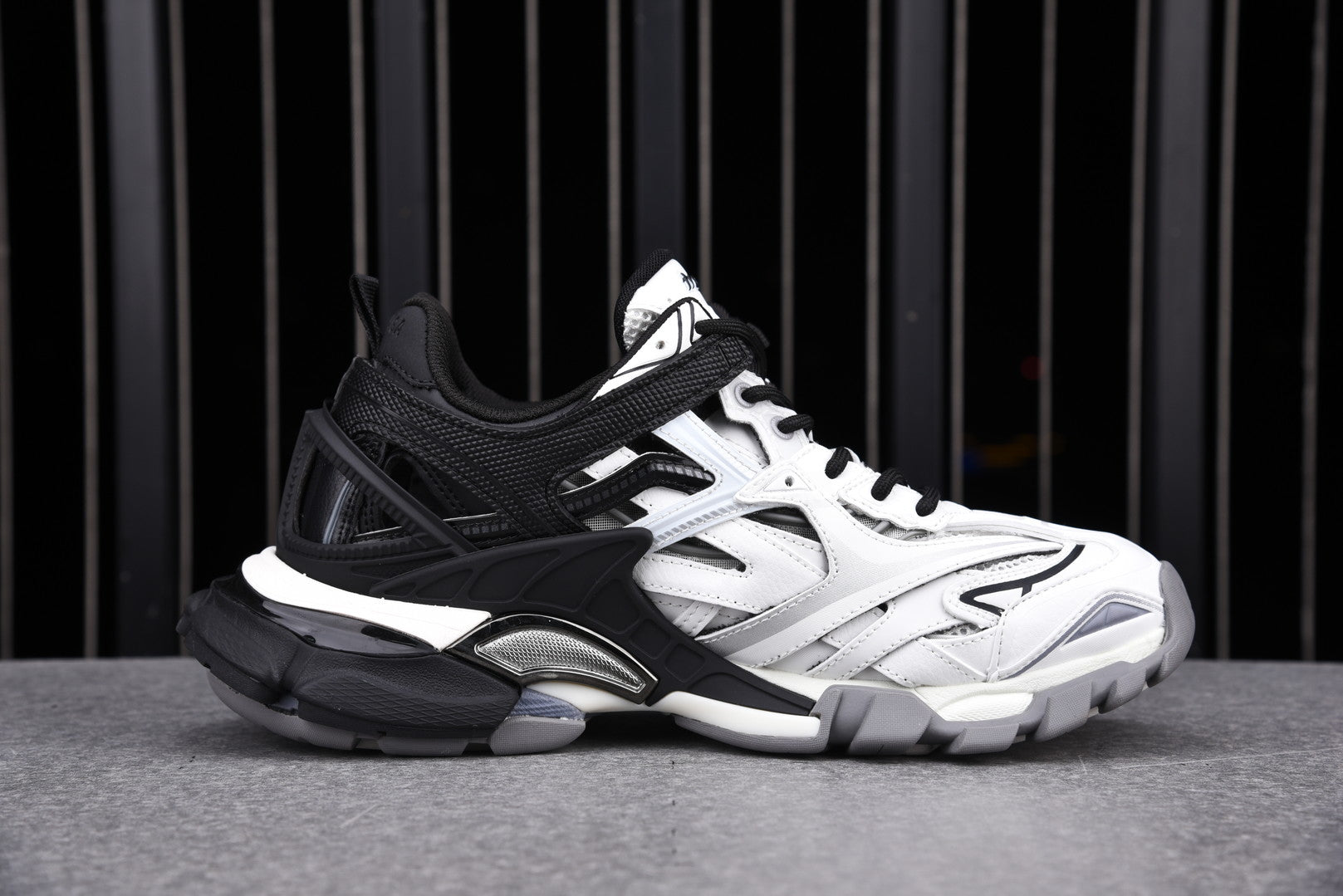 Track 2.0 Trainer 'Black White'