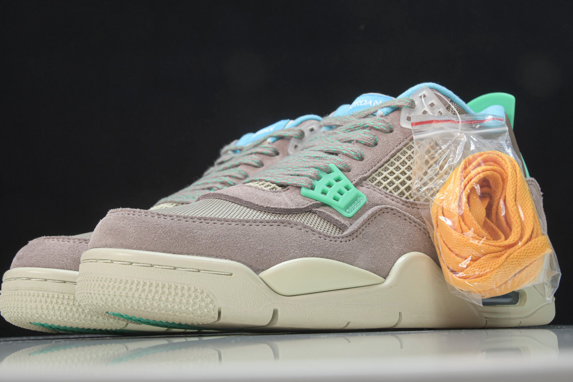 AJ4 Retro Union SP 'Taupe Haze'