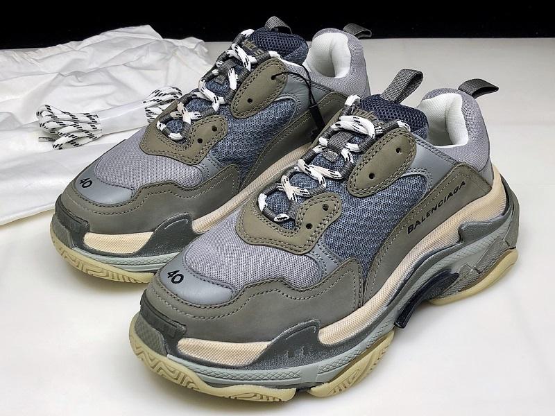 Triple S Sneaker "Grey"
